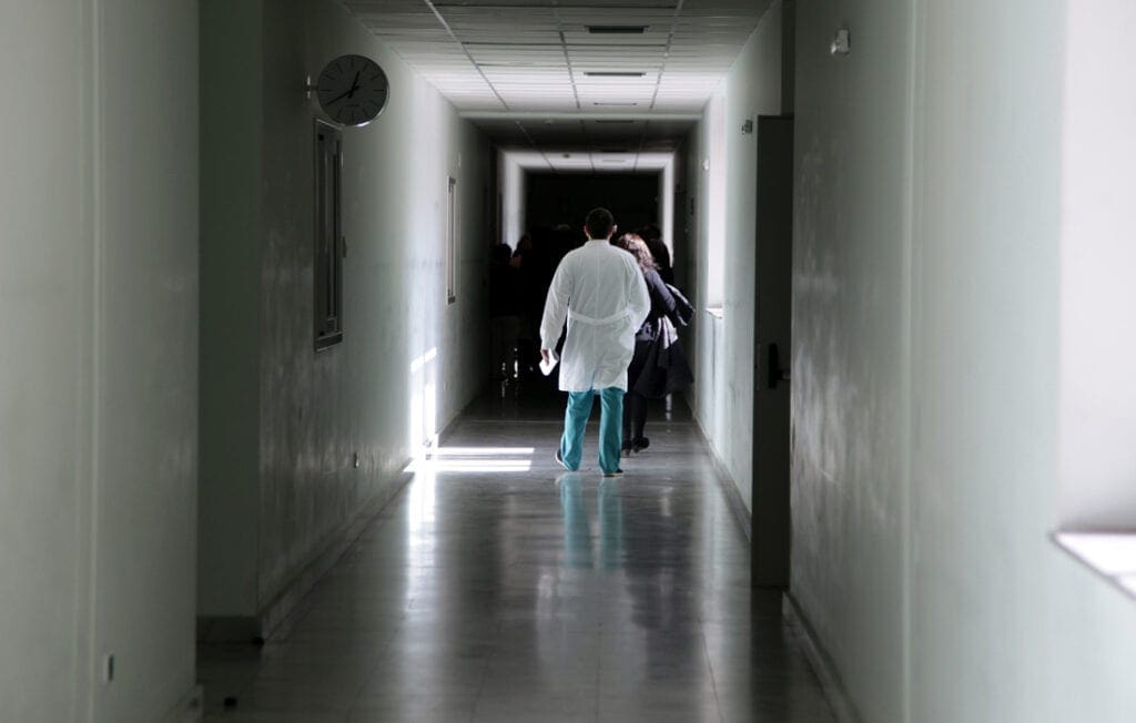 Συνελήφθη γιατρός δημόσιου νοσοκομείου για «φακελάκι»