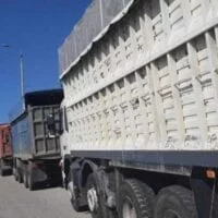 Απολιγνιτοποίηση: Διαμαρτυρήθηκαν με τα φορτηγά τους στην Περιφέρεια Δυτικής Μακεδονίας και κατέθεσαν τις άδειες κυκλοφορίας στο γραφείο του αντιπεριφερειάρχη