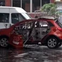 Ηλεκτρικό αυτοκίνητο εκρήγνυνται ενώ φορτίζει
