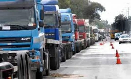 Σε κινητοποιήσεις προχωρούν οι ιδιοκτήτες φορτηγών δημοσίας χρήσης του Δήμου Ελλησπόντου.