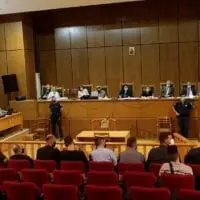 Δίκη Χρυσής Αυγής: Άλλαξε πρόταση η εισαγγελέας. «Να αναγνωριστεί ελαφρυντικό και σε άλλους πλην των 3 βουλευτών»
