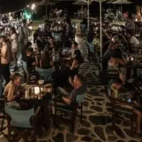 Κορωνοϊός: Τι ώρα θα κλείνουν μπαρ και εστιατόρια ανάλογα με το επιδημιολογικό φορτίο