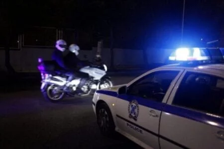 Θεσσαλονίκη: Ιδιοκτήτης μπαρ που δούλευε μετά τα μεσάνυχτα κλείδωσε την πόρτα για να μην τον γράψει η Αστυνομία