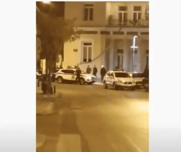 Άγριος καυγάς μετά τα μεσάνυχτα στην κεντρική πλατεία της Κοζάνης-Επέμβαση ισχυρής δύναμης της Αστυνομίας-Βίντεο