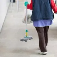 Έρχονται νέες προσλήψεις καθαριστριών στα σχολεία -Αλλαγές & για σχολικά κυλικεία (τροπολογία)