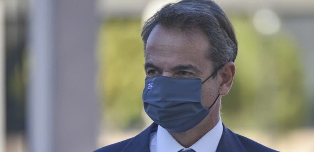 Με εντολή του πρωθυπουργού αναστέλλεται η απόφαση για επιστροφή του κόσμου στα γήπεδα - Eordaialive.com
