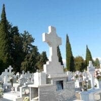 Χάνουν οι Δήμοι έσοδα από τους ναούς των κοιμητηρίων - Eordaialive.com