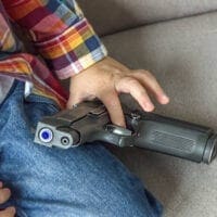 Νεκρό από σφαίρα αγοράκι 3 ετών στα γενέθλιά του, το βρήκαν να παίζει με πιστόλι - Eordaialive.com