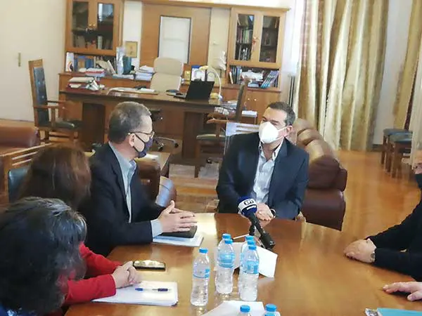 Ο Αλέξης Τσίπρας έφτασε στην Κοζάνη-Ξεκίνησε η σύσκεψη με τους πέντε δημάρχους της Π.Ε.