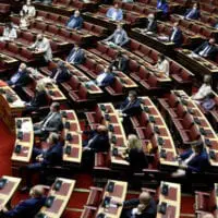 Ολοκληρώνεται στη Βουλή η συζήτηση για την πρόταση δυσπιστίας (video)