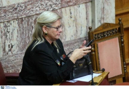 Τέλος από τη Βουλή η Ζαρούλια – Είχε καταθέσει ψευδή βεβαίωση και τώρα… εισαγγελέας