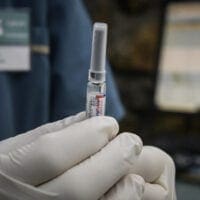 Μύθοι και αλήθειες για τη Covid-19 και τα εμβόλια - Eordaialive.com