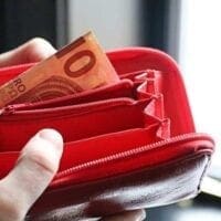 Σε ποια προϊόντα μειώνεται ο ΦΠΑ - Τι προβλέπει τροπολογία - Eordaialive.com