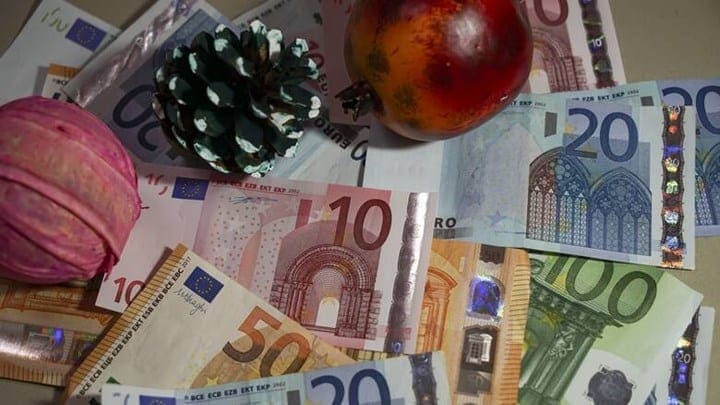 Δώρο Χριστουγέννων: Τα ποσά που θα λάβουν εργαζόμενοι με αναστολή από εργοδότες και κράτος - Αναλυτικά παραδείγματα - Eordaialive.com