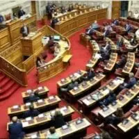 Βουλή-Προϋπολογισμός 2021: Έντονη αντιπαράθεση μεταξύ βουλευτών ΝΔ-ΣΥΡΙΖΑ για τις αναφορές στα θύματα του κορονοϊού