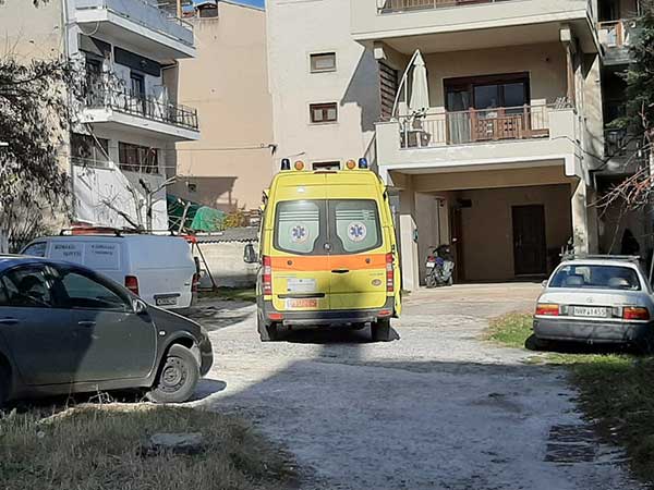 Μεγάλη αστυνομική επιχείρηση για τη διάσωση 49χρονου άντρα στην Κοζάνη – Απειλούσε ότι θα πέσει από το μπαλκόνι | Eordaialive.com Μεγάλη αστυνομική επιχείρηση για τη διάσωση 49χρονου άντρα στην Κοζάνη – Απειλούσε ότι θα πέσει από το μπαλκόνι - Eordaialive.com