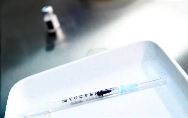 ΕΟΔΥ: 26 ερωτήσεις και απαντήσεις σχετικά με τον εμβολιασμό για τον SARS-CoV-2