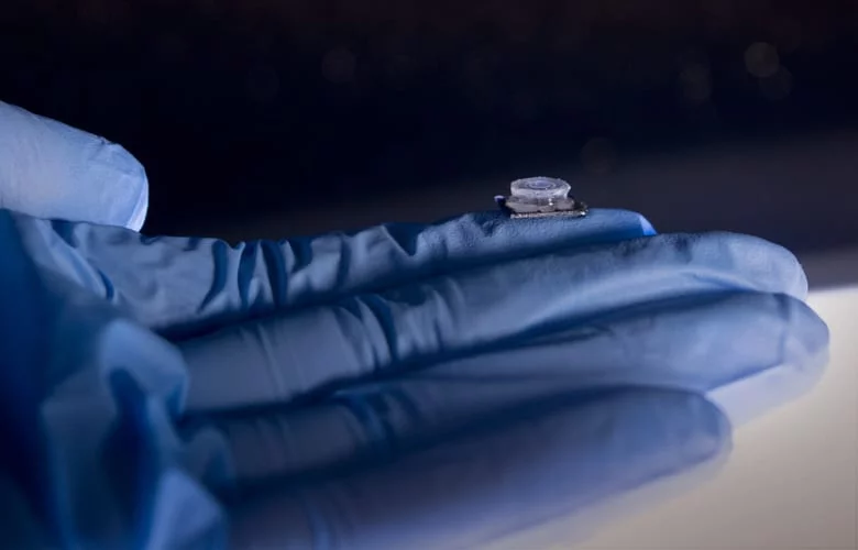 Μικροσυσκευή σε μέγεθος νυχιού ανιχνεύει τον κορονοϊό