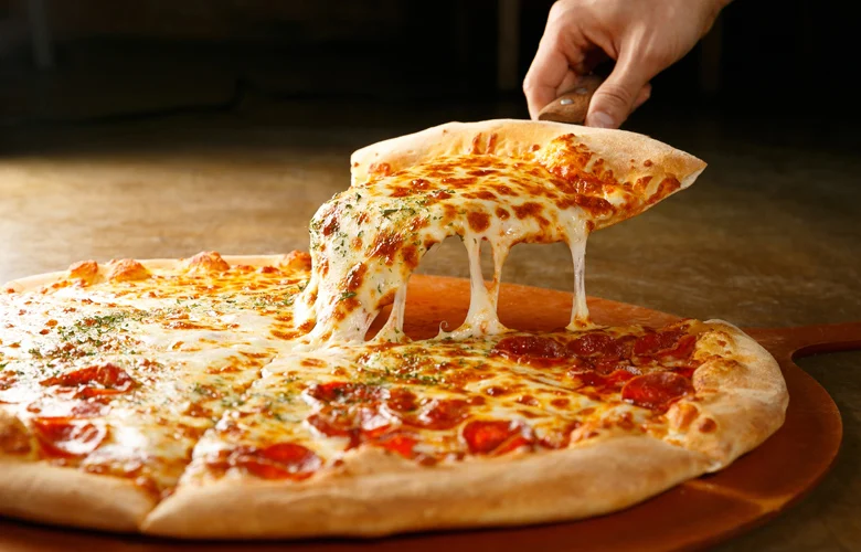 Πίτσα με… 254 τυριά – Γάλλος σεφ κατέρριψε ρεκόρ Γκίνες
