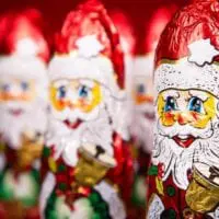 Έκθεση-καταπέλτης για χριστουγεννιάτικες σοκολάτες: Βουτηγμένες στο αίμα παιδιών-εργατών