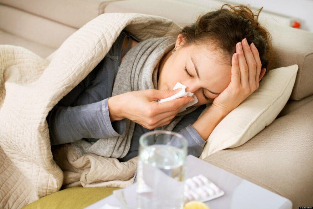 Κορωνοϊός, γρίπη, κρυολόγημα: Οι διαφορές στα συμπτώματα (πίνακας)