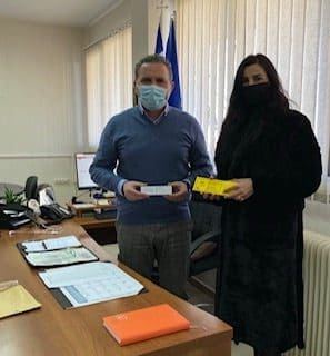 Επίδοση δωροεπιταγών από την Αντιπεριφερειάρχη Παιδείας και Πολιτισμού κα Πουταχίδου Όλγα - Eordaialive.com