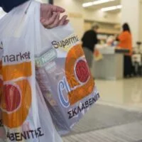 Σούπερ μάρκετ: Σακούλες «3 τύπων» στα Ταμεία -Πόσο κοστίζουν, ποιες να παίρνετε