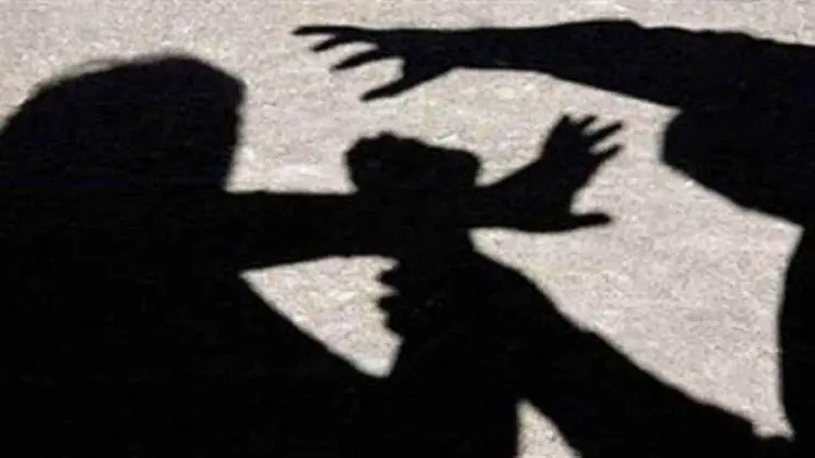 Eordaialive.com - Τα Νέα της Πτολεμαΐδας, Εορδαίας, Κοζάνης Γυναίκες χτύπησαν 14χρονη στον Πειραιά επειδή φορούσε μπλούζα της ΑΕΚ
