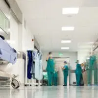 Νοσοκομεία: Απαγορεύονται οι συνοδοί ασθενών ακόμα και αν είναι αρνητικοί στον Covid 19