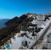 Στο άνοιγμα της Ελλάδας στον τουρισμό αναφέρεται σε άρθρο της η ιστοσελίδα του Fox News. Το άρθρο επικαλείται τις δηλώσεις του υπουργού Τουρισμού, Χάρη Θεοχάρη, σύμφωνα με τις οποίες το σχέδιο της Ελλάδας είναι να υποδεχτεί ξανά τους ταξιδιώτες μέχρι τις 14 Μαΐου. Με τίτλο “Η Ελλάδα ανοίγει ξανά σε εμβολιασμούς, αρνητικούς στον κορονοϊό, ταξιδιώτες τον Μάιο”, το Fox News γράφει μεταξύ άλλων: “Η Ελλάδα ετοιμάζεται να υποδεχθεί ξανά τους τουρίστες – υπό την προϋπόθεση ότι έχουν αντισώματα, έχουν εμβολιαστεί ή έχουν αρνητικό τεστ κορονοϊού”.