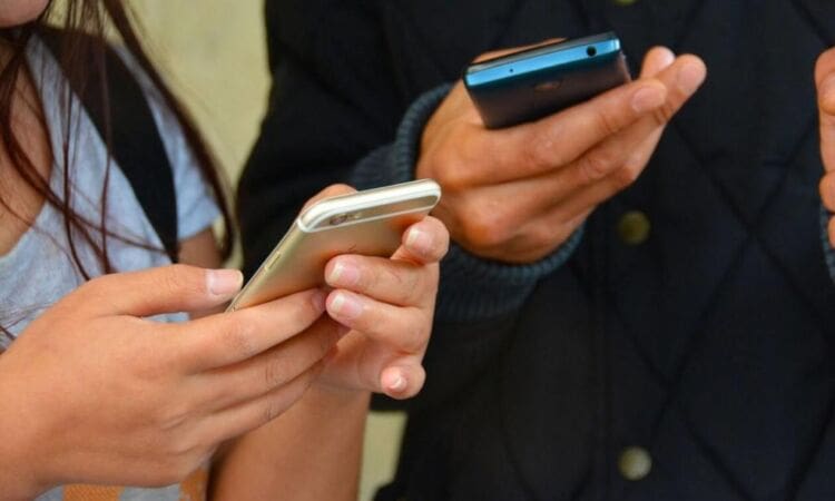Κορωνοϊός: Έρχεται η ειδοποίηση με SMS αν ήρθατε σε επαφή με κρούσμα