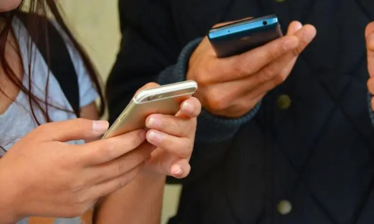 Κορωνοϊός: Έρχεται η ειδοποίηση με SMS αν ήρθατε σε επαφή με κρούσμα