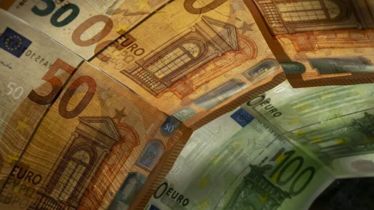 Voucher 200 ευρώ: Ανοίγει η πλατφόρμα για τις αιτήσεις - Δικαιούχοι και κριτήρια