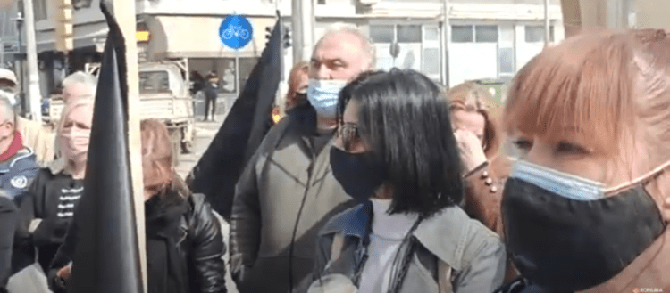 Πτολεμαΐδα: Συμβολική παράσταση διαμαρτυρίας για τα κλειστά μαγαζιά - Τι είπαν οι Αγανακτισμένοι Πολίτες - Τι τους Απάντησε ο Δήμαρχός Εορδαίας -''Στόλισαν'' για τα καλά τους Βουλευτές και Περιφερειάρχη(δείτε τα βίντεο)
