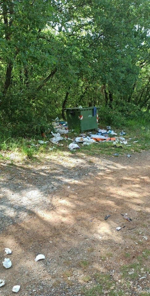 Σκουπίδια στο Δασάκι προαστίου Εορδαίας (φωτό-βίντεο)