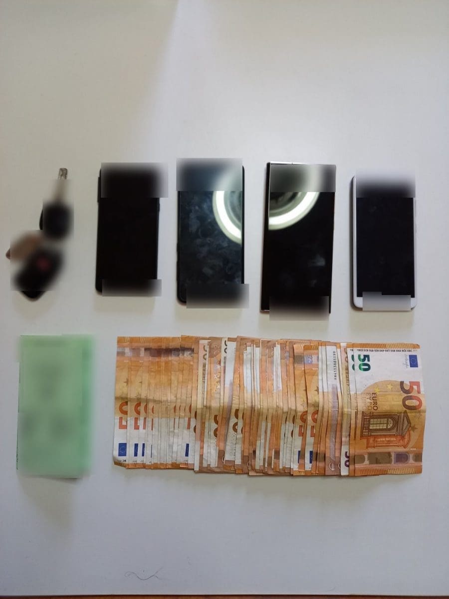 Συνελήφθησαν 2 άτομα για διακίνηση ποσότητας ακατέργαστης κάνναβης βάρους -53- κιλών, σε περιοχή της Καστοριάς, από αστυνομικούς της Διεύθυνσης Αστυνομίας Καστοριάς - Eordaialive.com