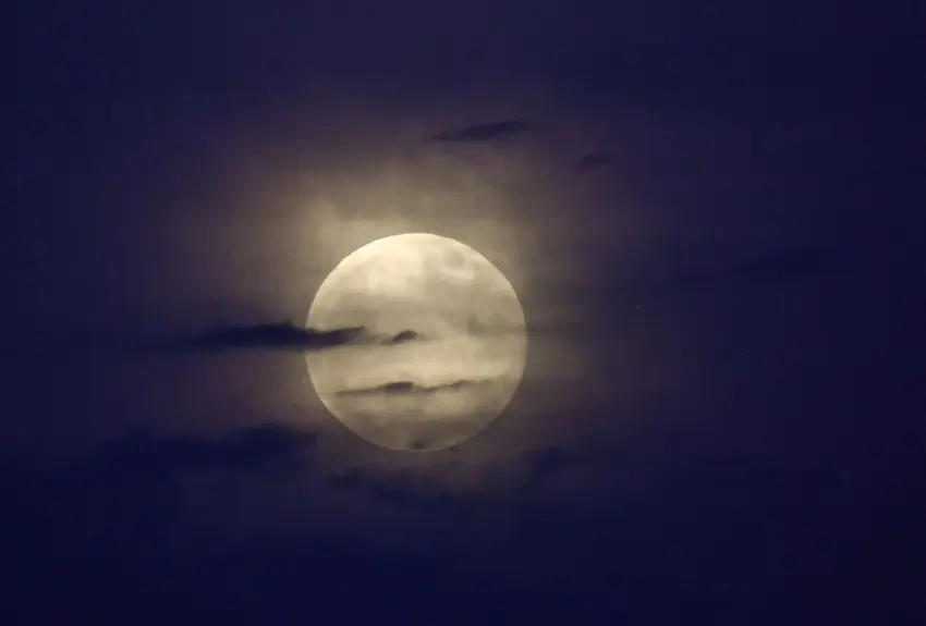 Έκλειψη Σελήνης: Δείτε live τώρα το αστρονομικό υπερθέαμα