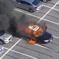 ΗΠΑ: Έβαλε αντισηπτικό χεριών ενώ οδηγούσε και πήρε φωτιά το αυτοκίνητο (βίντεο)