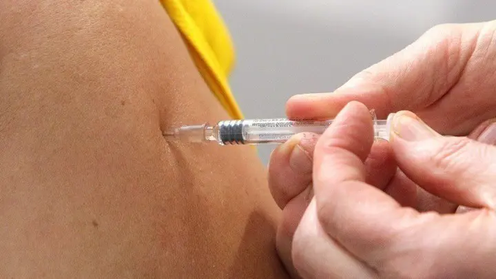 Εμβόλια: Αυτά θα είναι διαθέσιμα από 21 Μαΐου – Ποιοι παίρνουν σειρά για εμβολιασμό