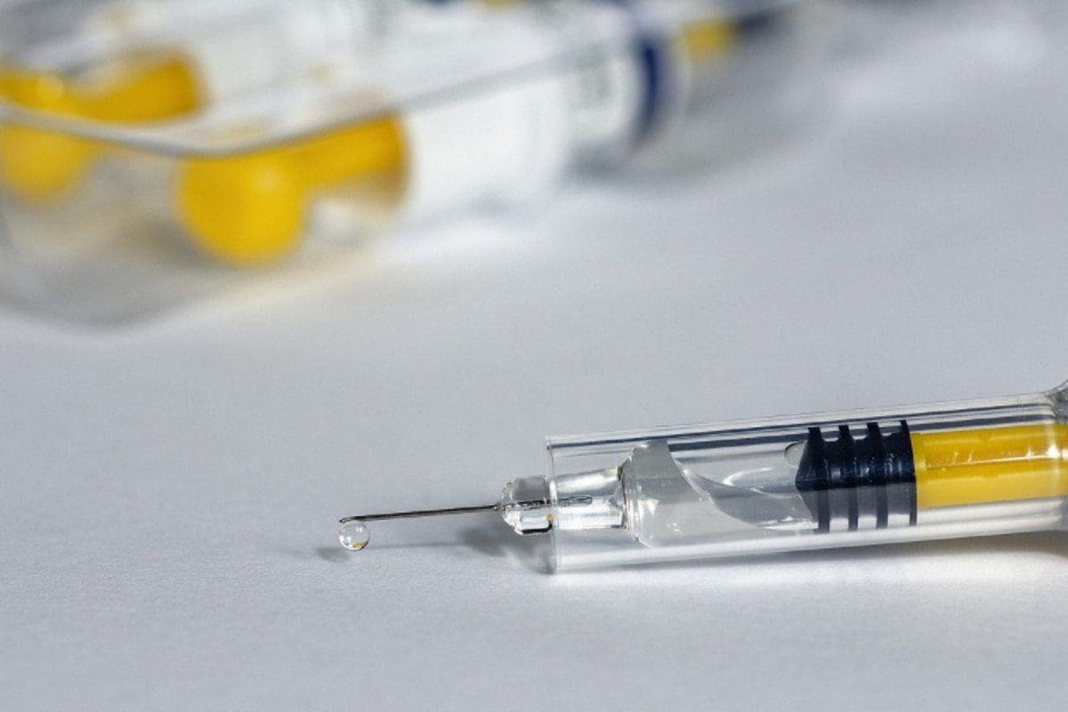 Υποχρεωτικός εμβολιασμός: Τι δηλώνουν επιστήμονες υγείας και νομικοί