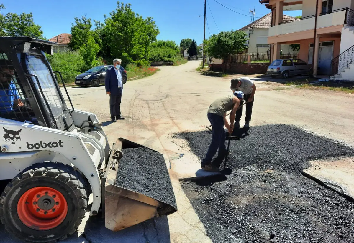 Ξεκίνησαν οι εργασίες για την επισκευή φθορών ασφαλτικού οδοστρώματος οδικού δικτύου Δήμου Εορδαίας.