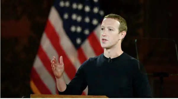 Πώς το Facebook άναψε πράσινο φως σε "θεωρίες συνομωσίας" ακολουθώντας την κυβέρνηση των ΗΠΑ