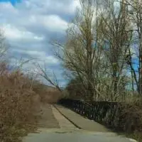 Ο παλιός δρόμος Καστοριά-Κοζάνη: Η στρατιωτική γέφυρα, η πεσμένη γέφυρα, ο μύλος, ο Αλιάκμονας… (βίντεο)