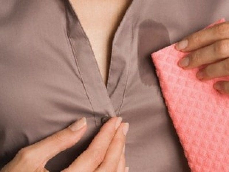 Πώς θα εξαφανίσεις τις λαδιές από τα ρούχα σου