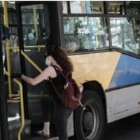 Σεξουαλική επίθεση κατά 19χρονης σε κατάμεστο λεωφορείο – 40χρονος αυνανίστηκε πάνω της