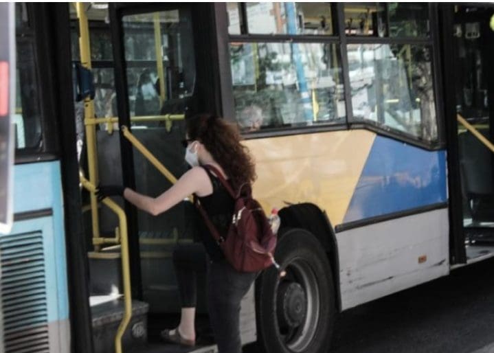 Σεξουαλική επίθεση κατά 19χρονης σε κατάμεστο λεωφορείο – 40χρονος αυνανίστηκε πάνω της
