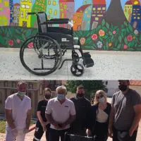Μαθητές του 3ου Γελ Κοζάνης μάζεψαν καπάκια και δώρισαν αναπηρικό αμαξίδιο σε γηροκομείο