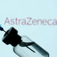 Αξιωματούχος EMA: Σύσταση για παύση χορήγησης του AstraZeneca και στους άνω των 60 ετών