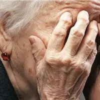 Σιάτιστα: Έκλεψαν χρυσαφικά, αγκαλιάζοντας ηλικιωμένους