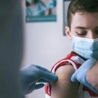 Ράπτη: Εάν δοθεί έγκριση, οι εμβολιασμοί των παιδιών μπορούν να ξεκινήσουν πριν τη σχολική χρονιά